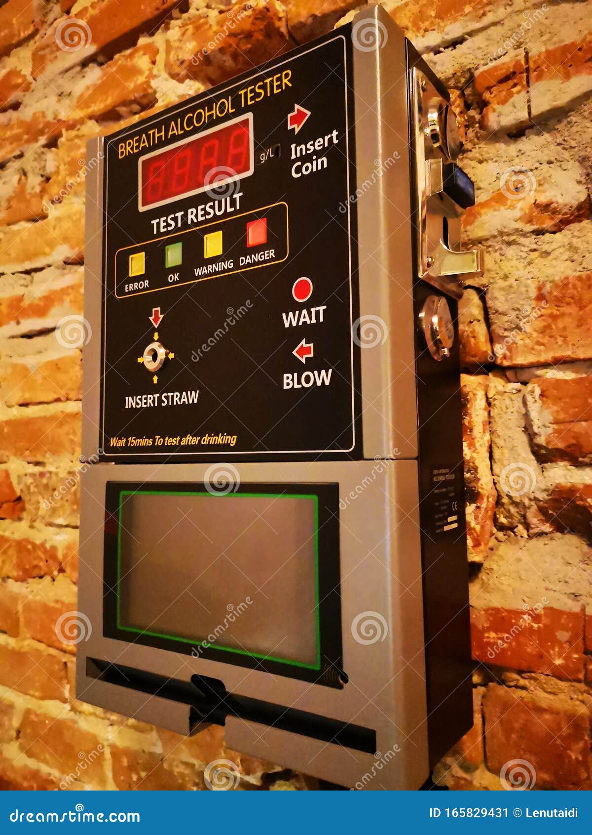 https://thumbs.dreamstime.com/z/alte-atemalkoholtester-einer-ziegelwand-vintage-vorrichtung-f%C3%BCr-alkoholtests-165829431.jpg