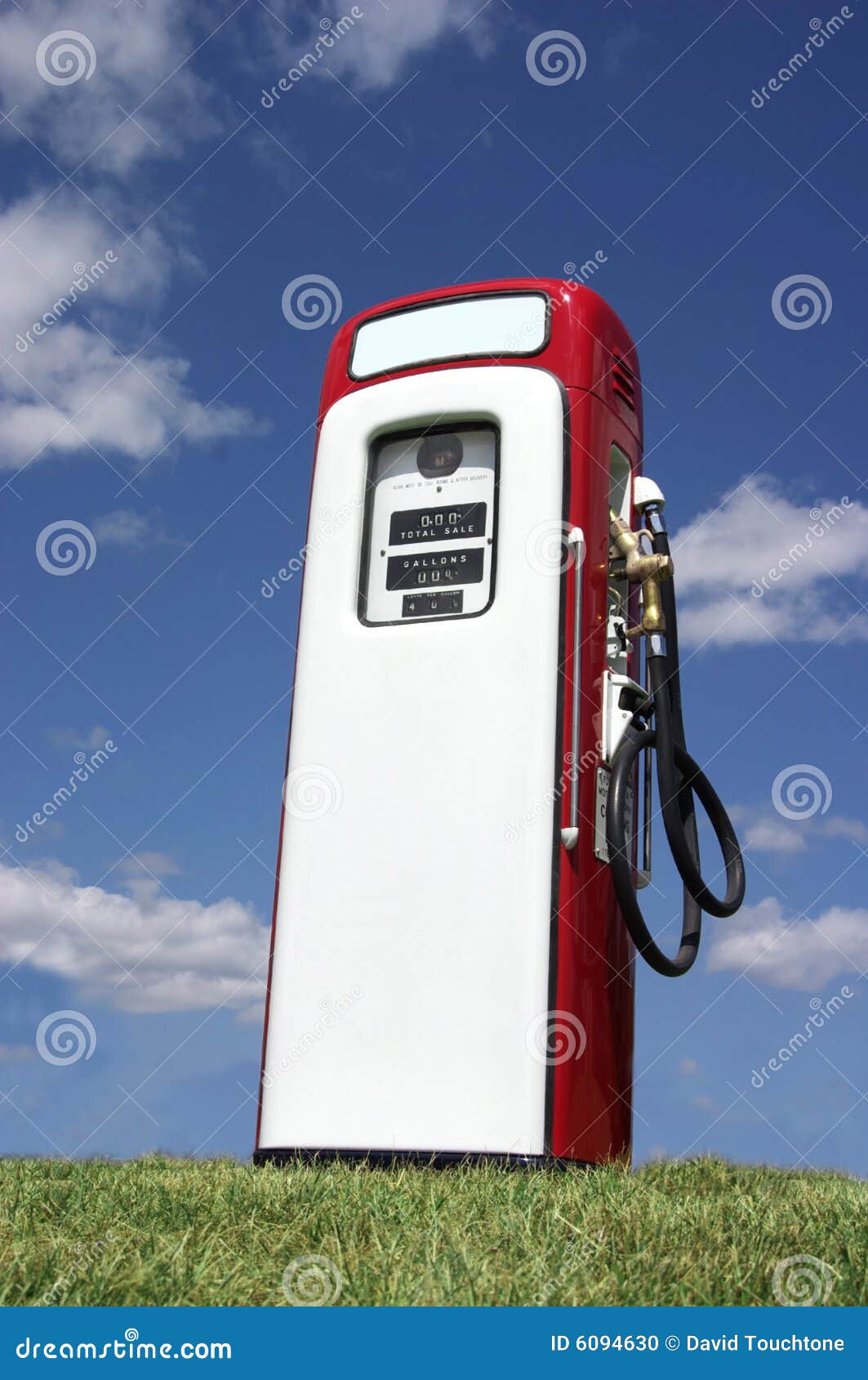 Alte Benzin-Pumpe stockfoto. Bild von treibstoff, alter - 6094630