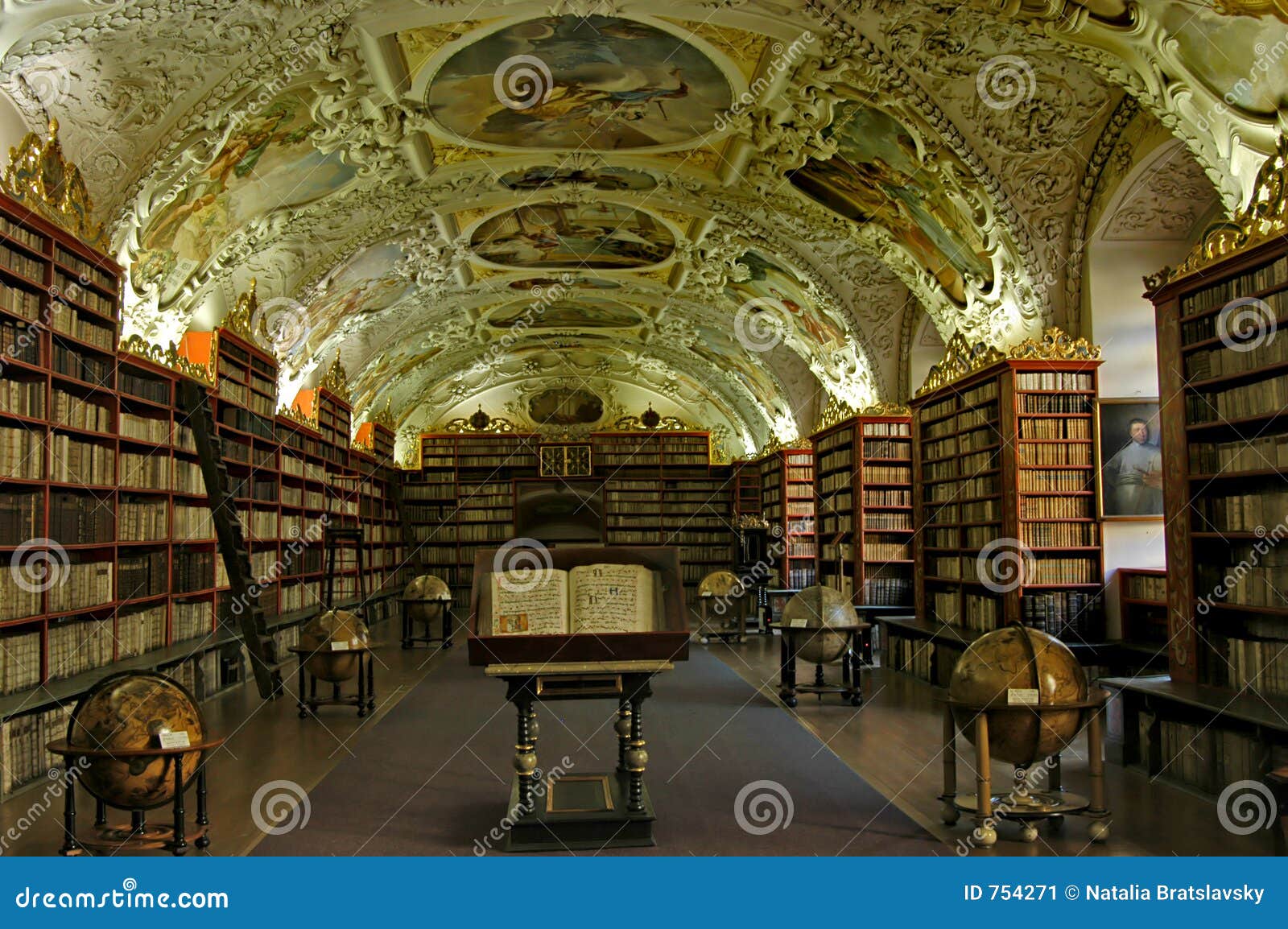 Alte Bibliothek Stockbild Bild Von Wissen Gotisch Gemalt 754271