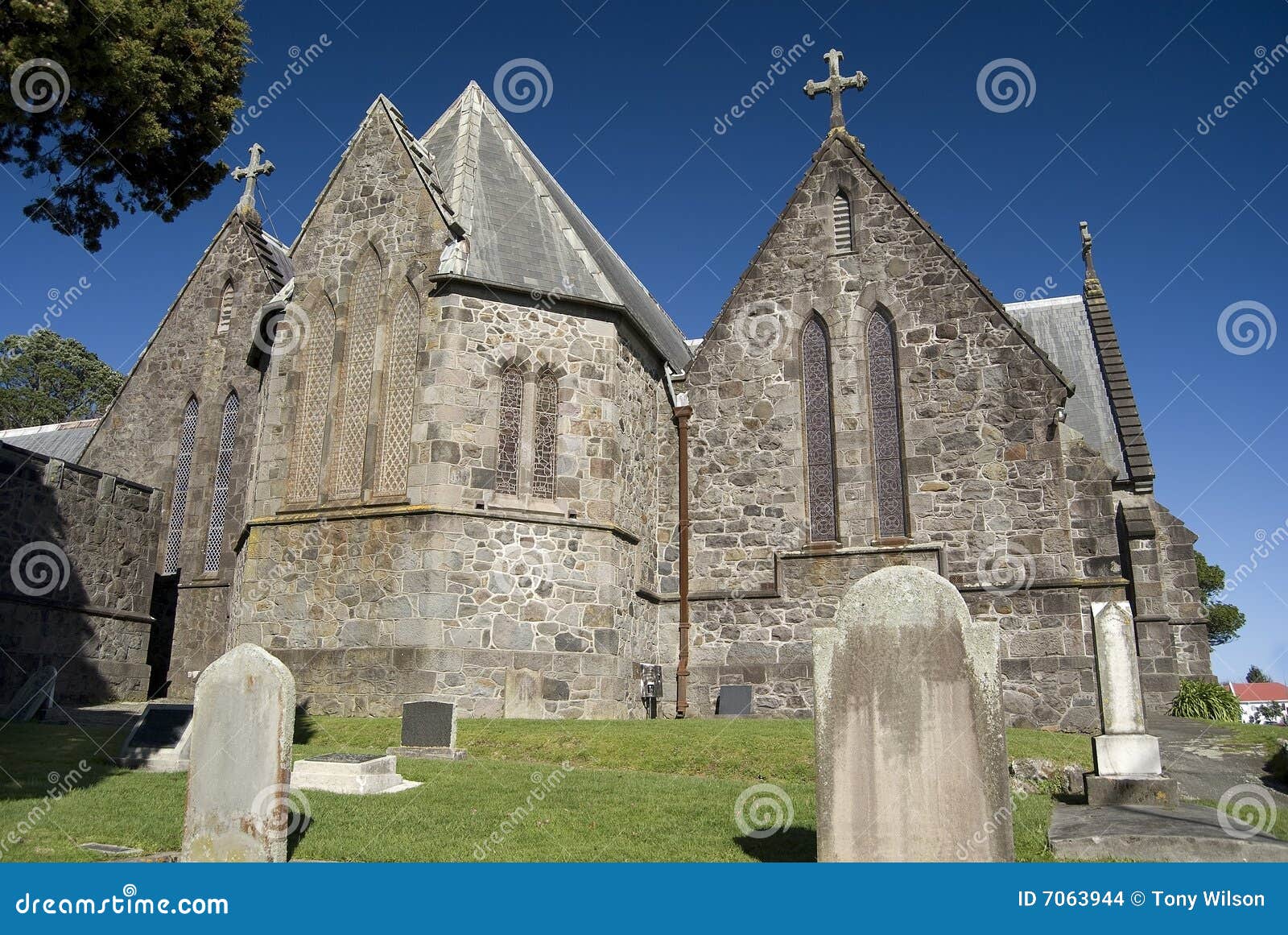 Alte Kirche stockfoto. Bild von gräber, kirche, gebäude - 7063944