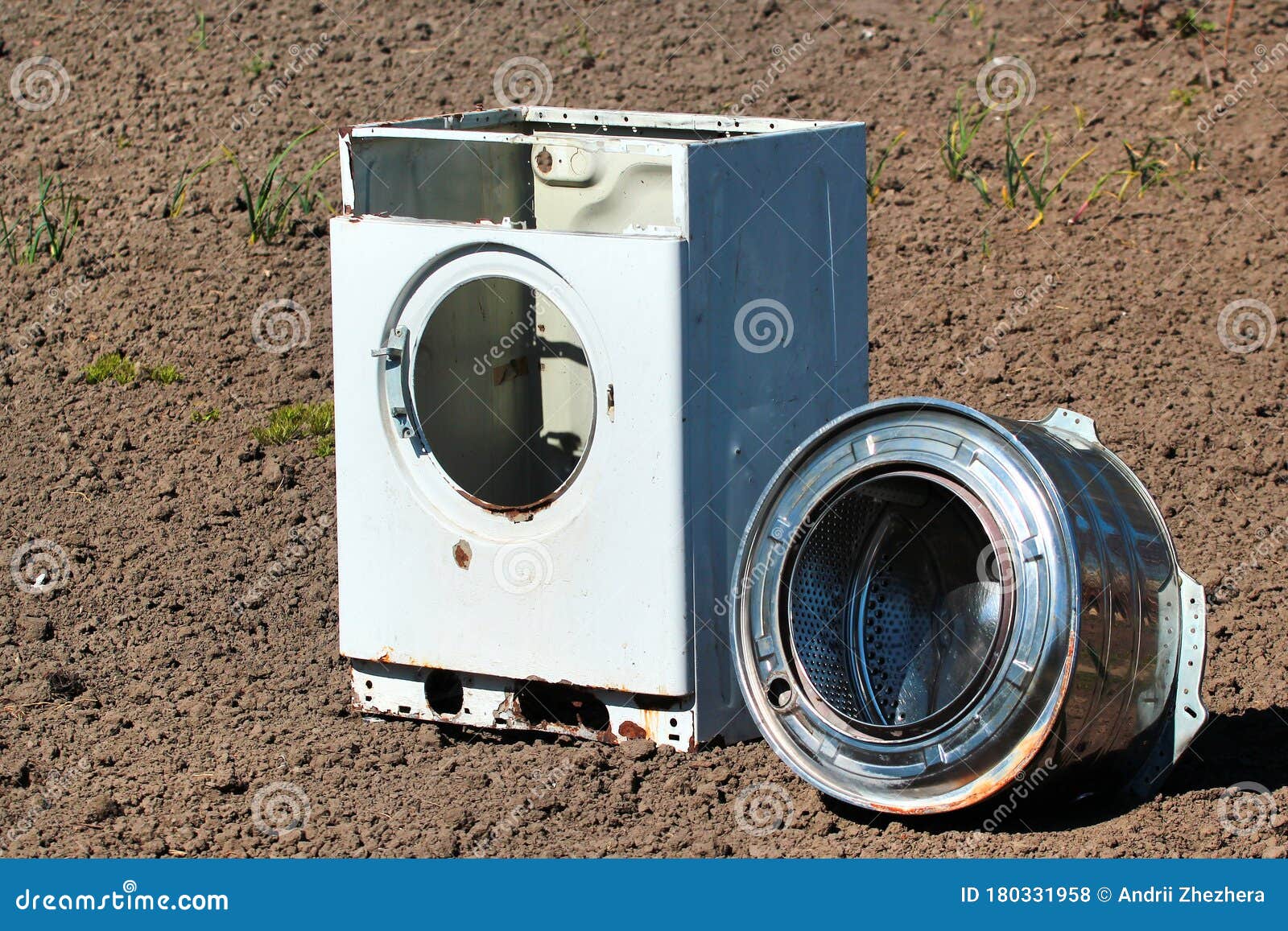 Alte Schlachtkörper Einer Waschmaschine Mit Edelstahltrommel Stockfoto -  Bild von loch, zentrifuge: 180331958