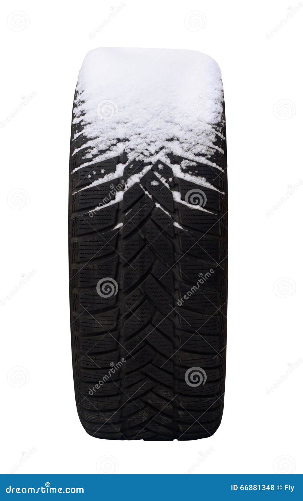 Alter Reifen bedeckt im Schnee. Schließen Sie oben von einer alten Reifenhälfte, die im Schnee umfasst wird, der auf weißem Hintergrund lokalisiert wird