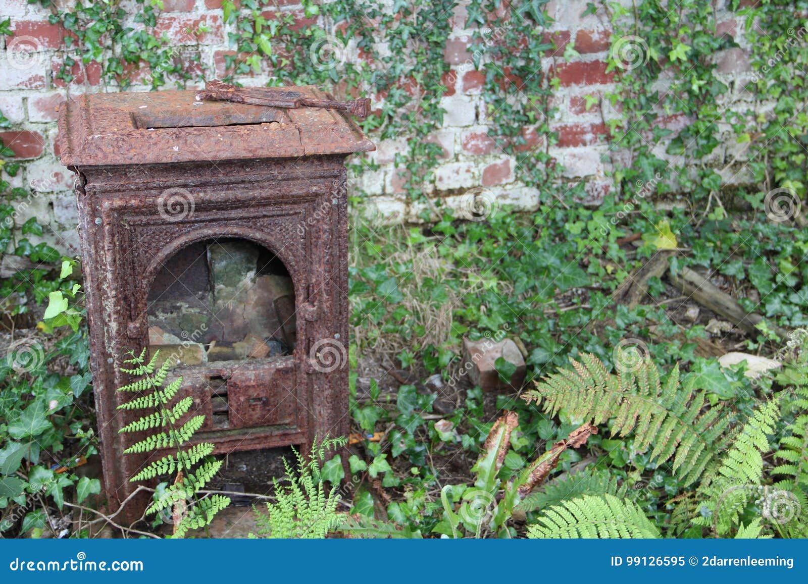 Alter Rostiger Ofen Umgeben Durch Grun Stockbild Bild Von Metall Retro 99126595