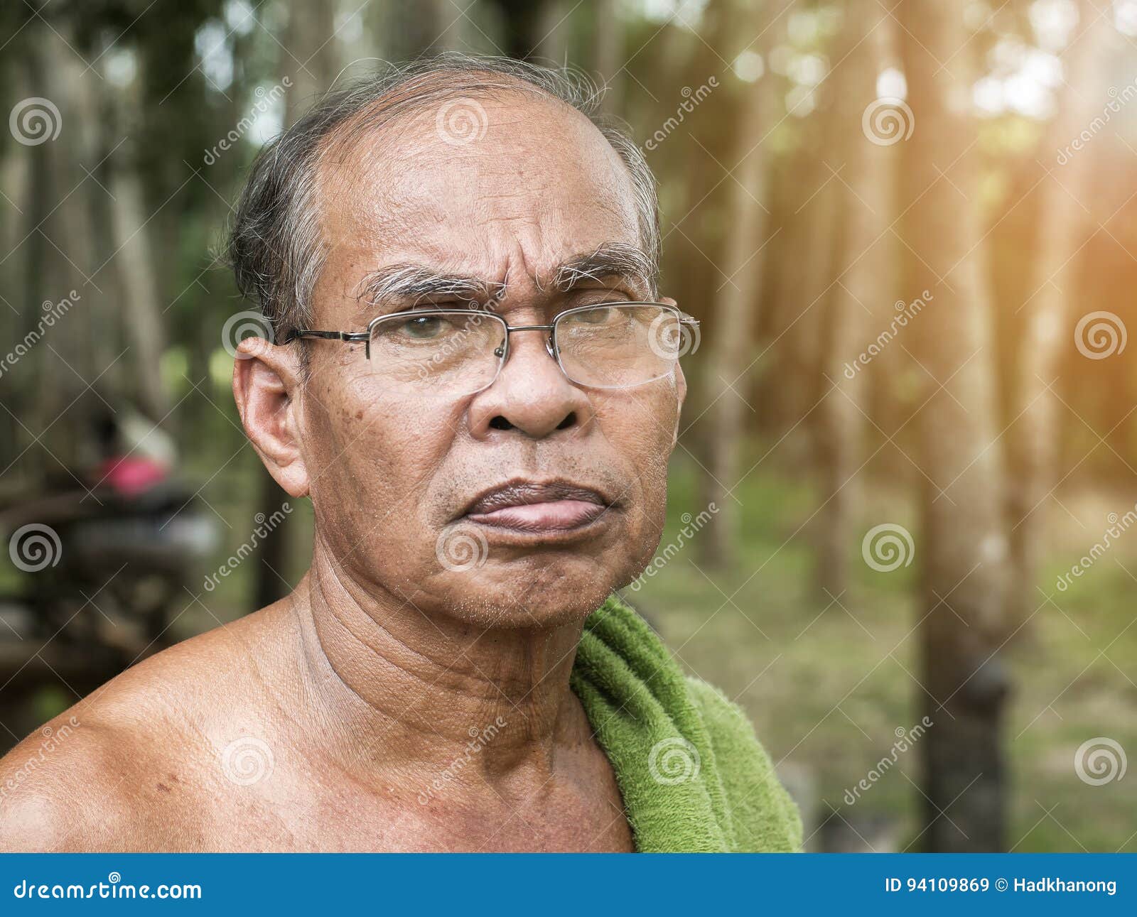 Старые тайки. Тайский старик. Пожилые Тайцы. Старые люди Тайланда.
