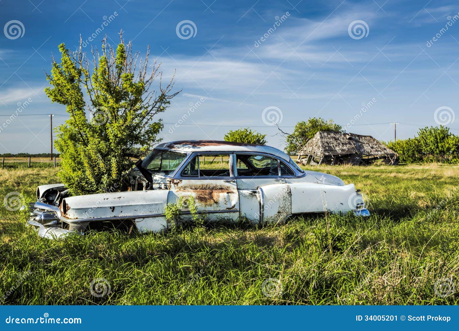 Altes Auto Mit Anlage in Der Haube Stockbild - Bild von draussen, park:  34005201