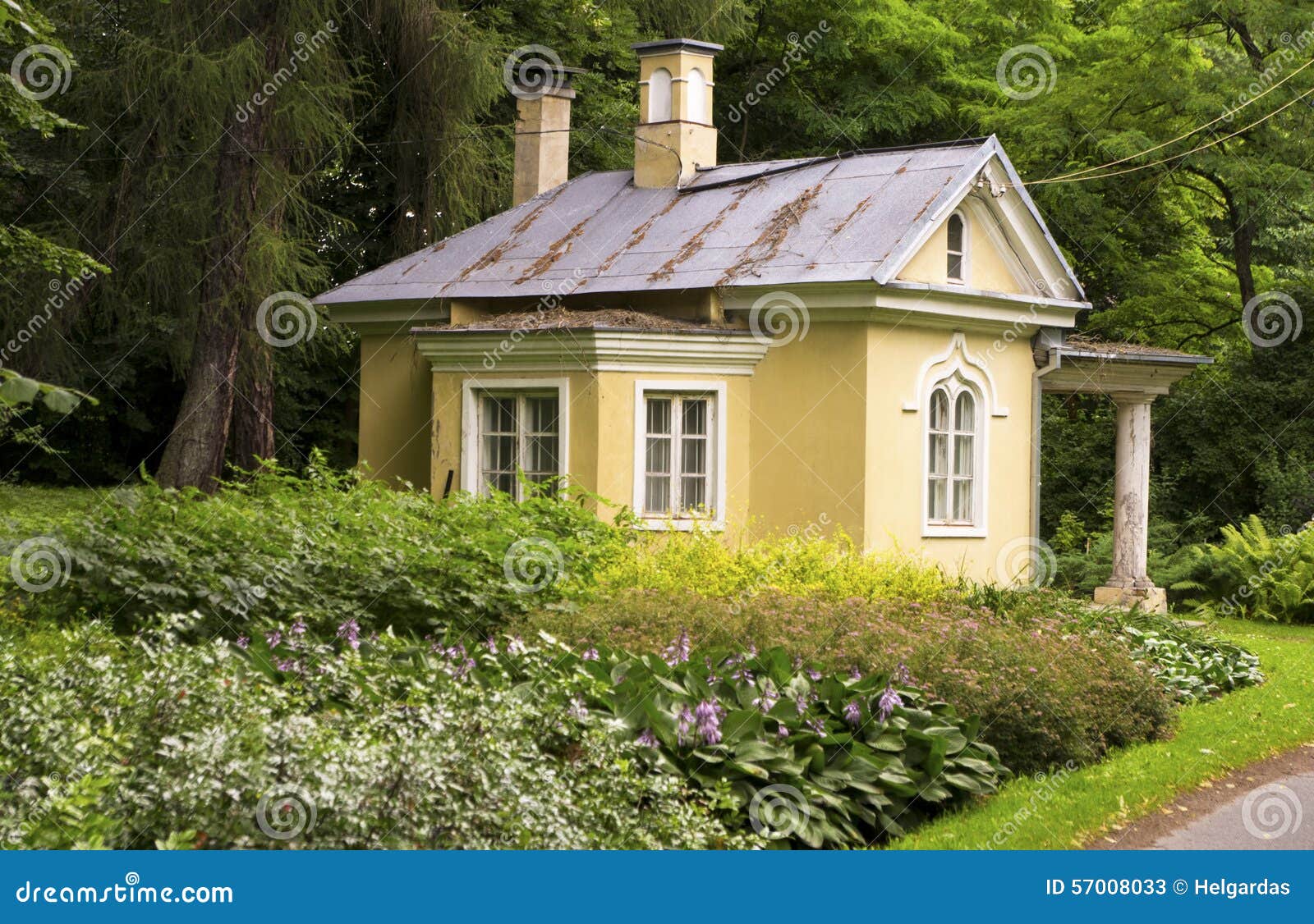 Gelbes Haus Stock Photos - Royalty Free Pictures