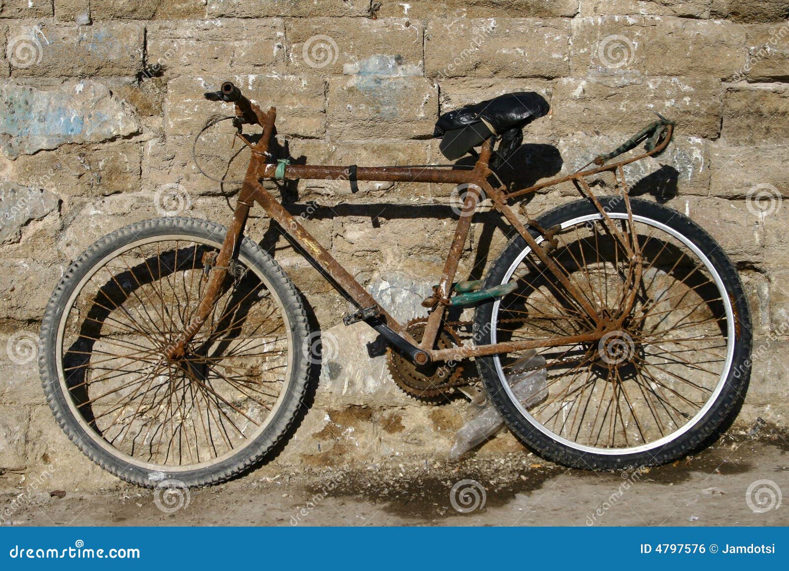 altes rostiges fahrrad