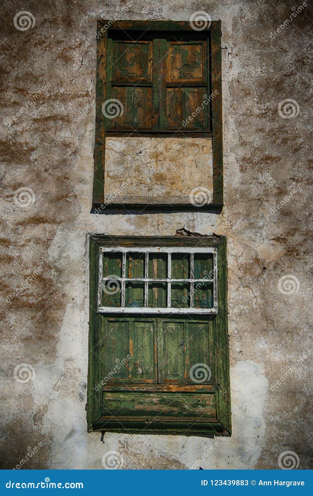 Altes Spanisch Verwitterte Fenster Stockbild Bild von
