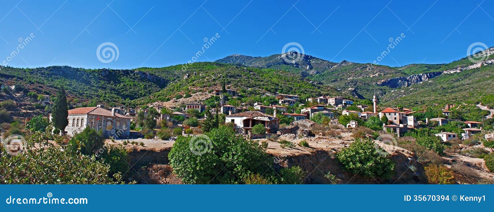 Altes verlassenes griechisches, türkisches Dorf von Doganbey, die Türkei, Aydin