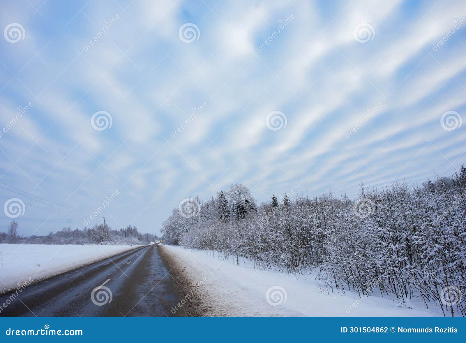 the altocumulus undulatus is a mid-level cloud that resemble 