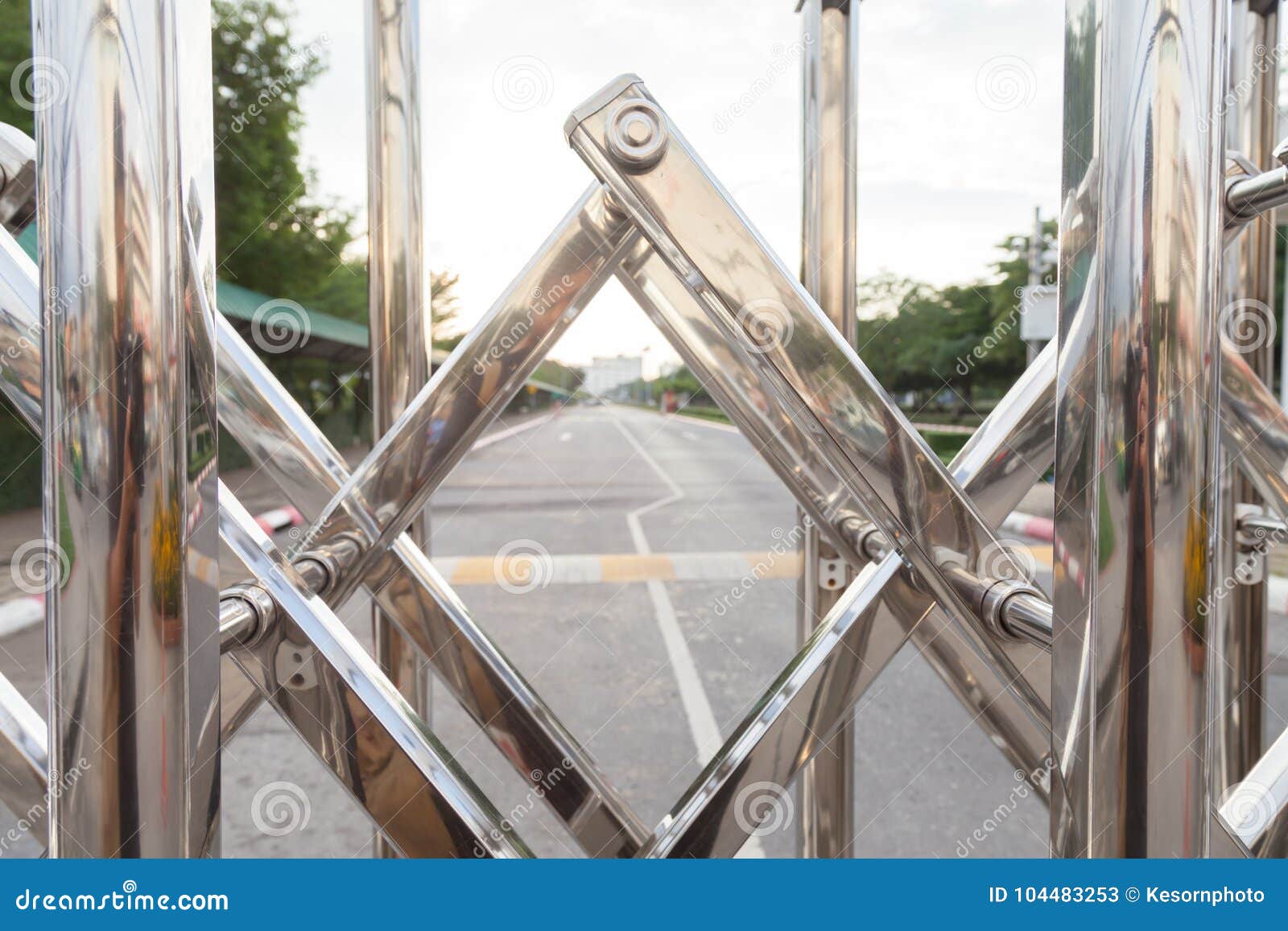 aluminum fence luster it is used for shutting down entrances and exits in places
