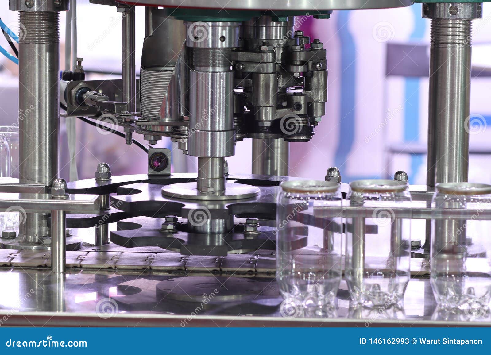 Aluminum Lid Packing Machine for Plastic Can Stock Image Image of