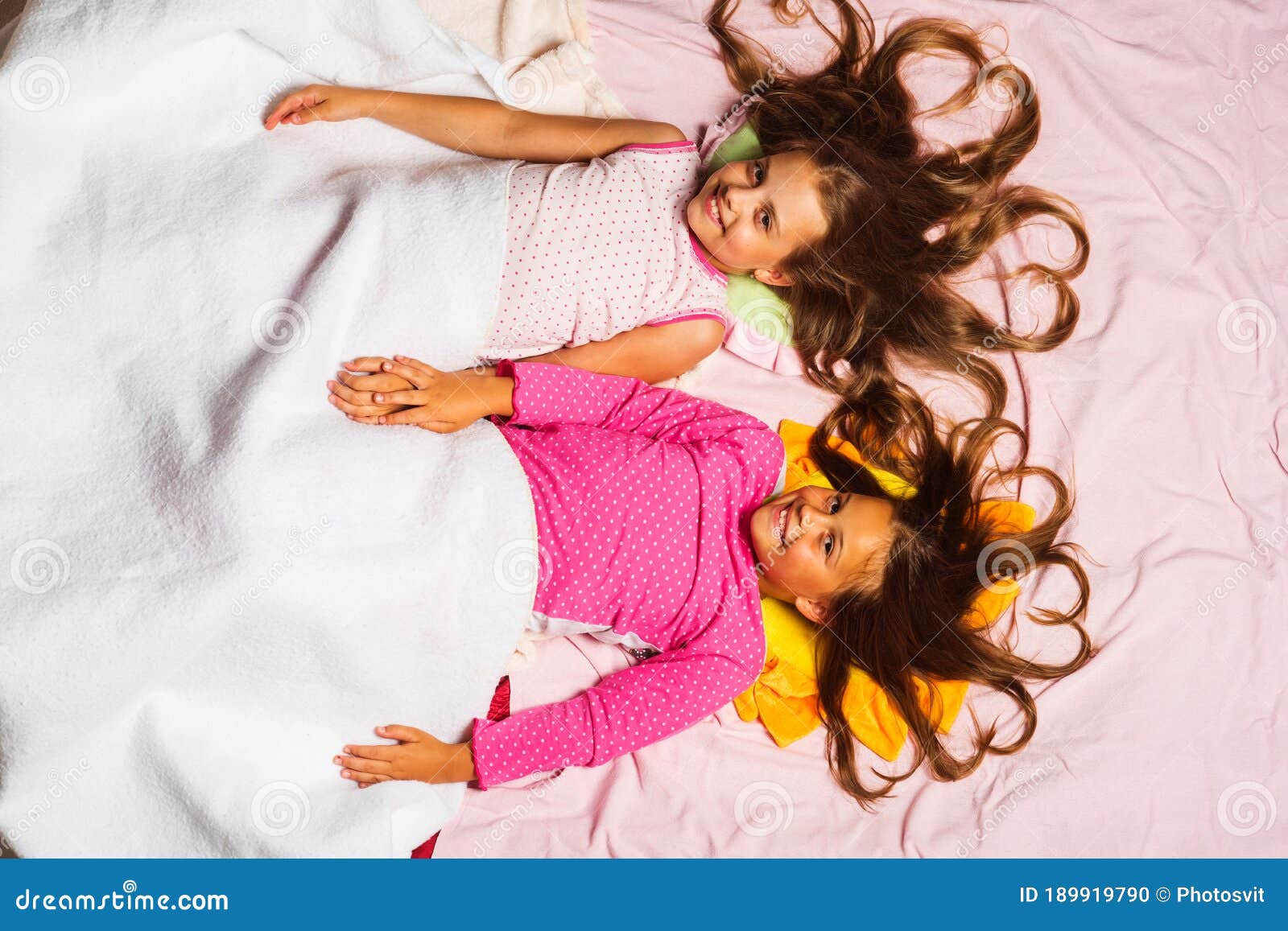 Alunos Da Escola Tendo Festa Do Pijama Na Mão. Infância E Bom Dia Foto de Stock - Imagem de tenha, pijama: 189919790 Alunos Da Escola Tendo Festa Do Pijama Na Mão. Infância E Bom Dia Foto de Stock - Imagem de tenha, pijama: 189919790