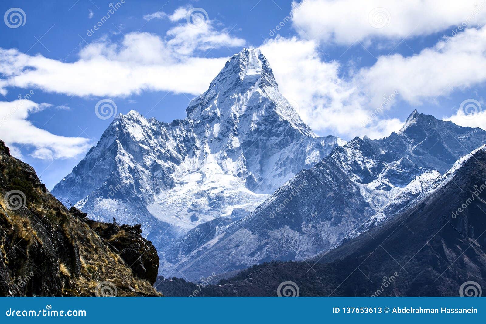 ama dablam, the most spectacular peak on everest region