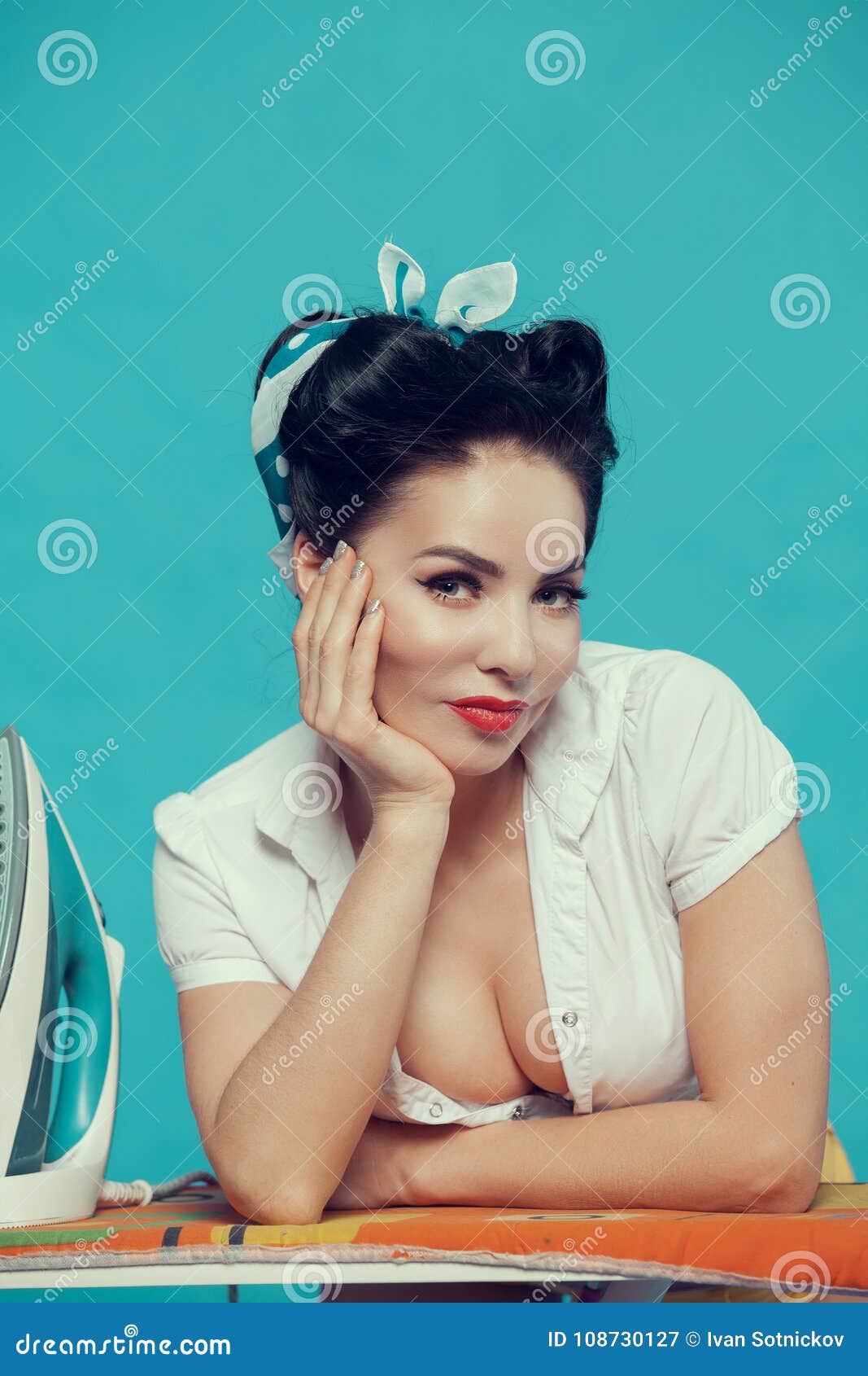 Ama De Casa Con Los Pechos