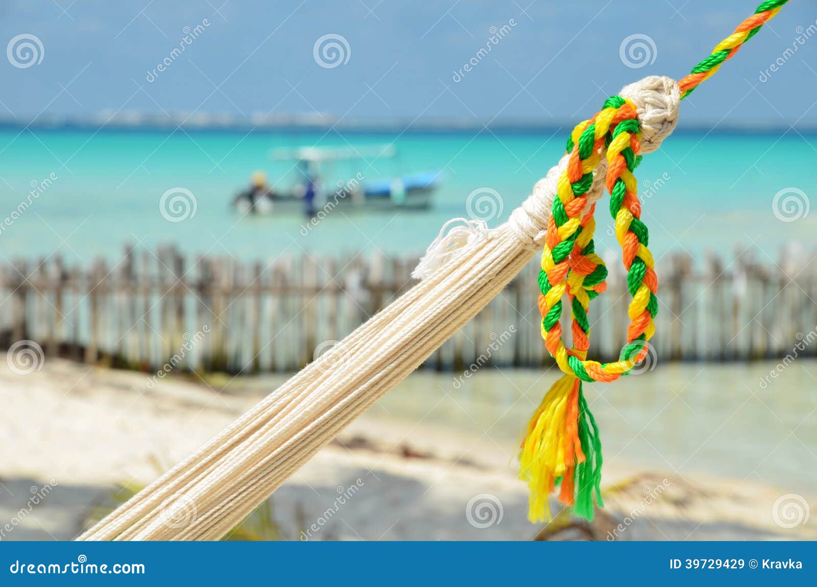 Amaca Con La Corda Di Colore Immagine Stock - Immagine Di Oceano - Foto 4