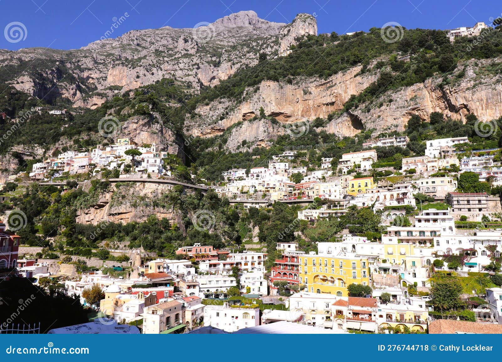 Colorful Home Built into the Cliffs of the Amalfi Coast in Positano ...