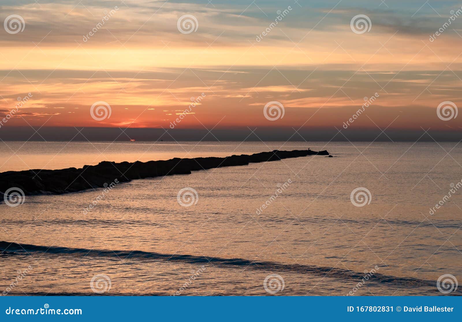 amanecer en el  mar