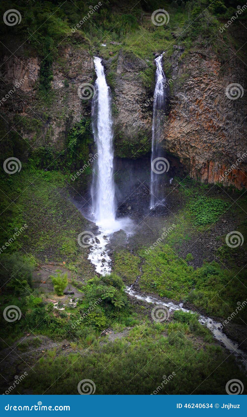 amante de la novia loving girlfriend waterfall, twin fall in ecuador