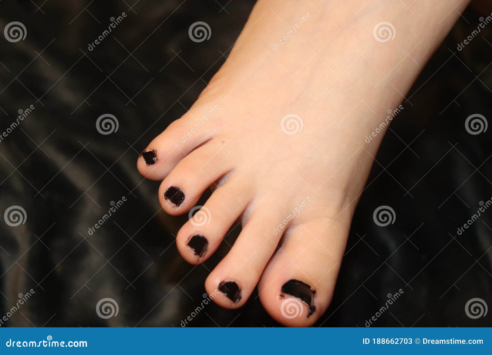 dark haired amateur feet