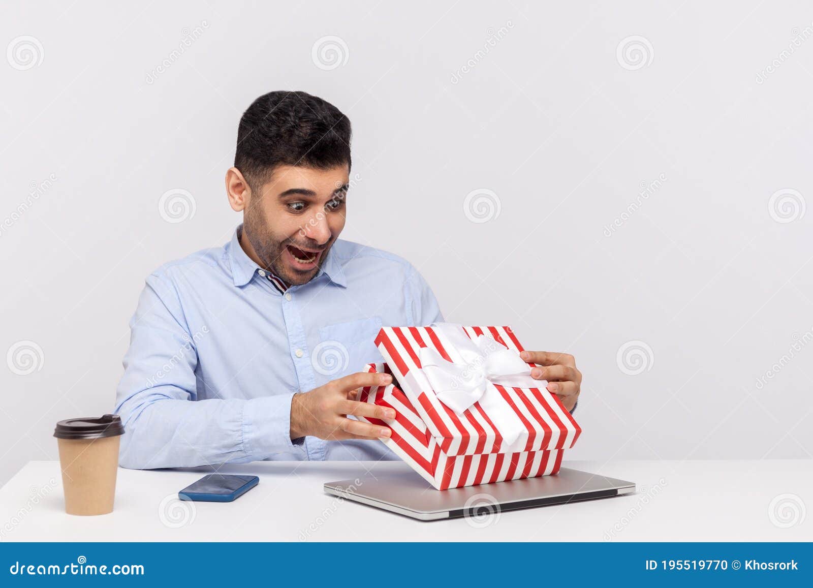 Amazed Man Sitting in Office Workplace, Opening Gift Box and Looking Inside  with Surprised Joyful Expression Stock Photo - Image of arab, celebration:  195519770