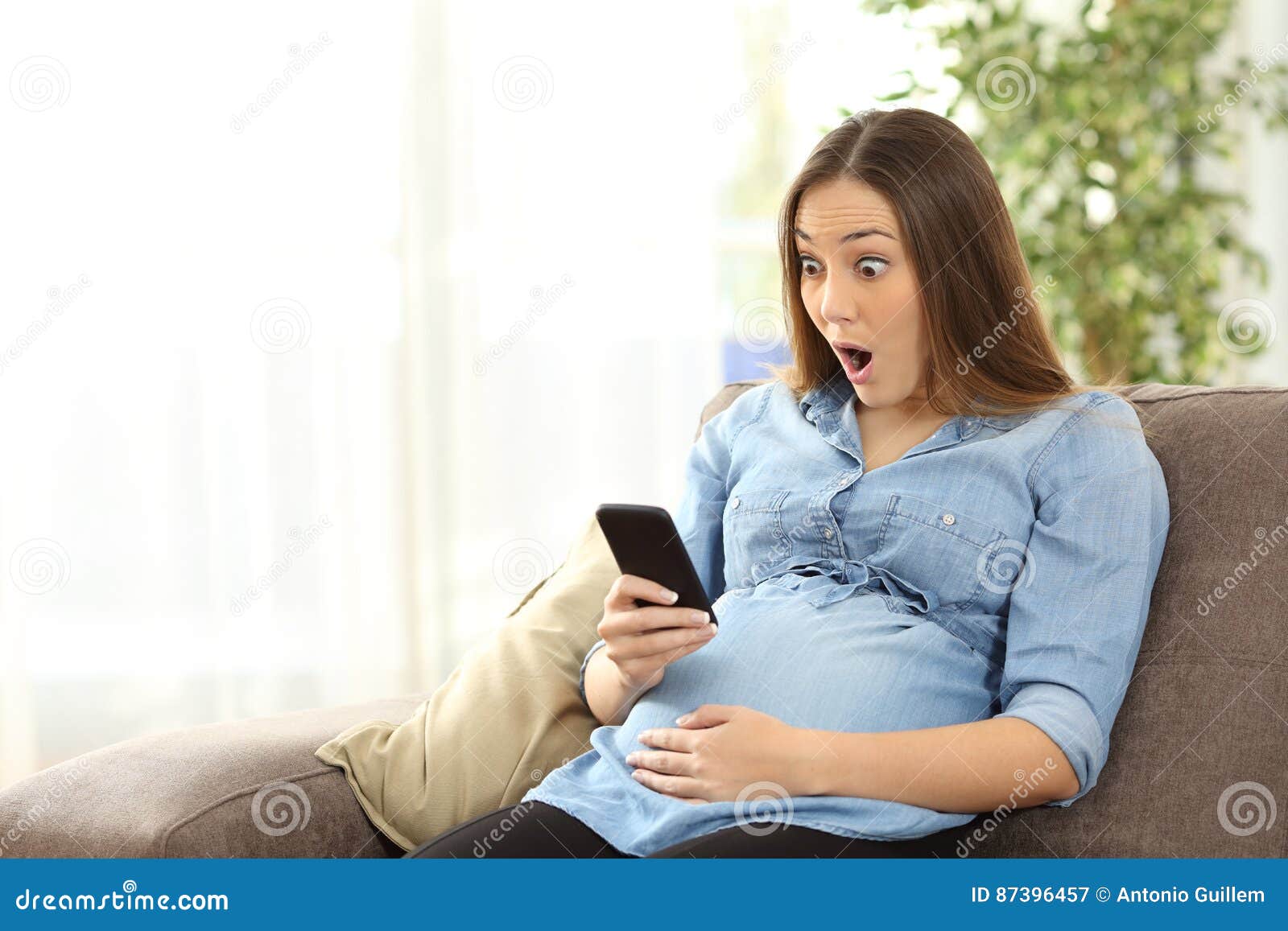 Pregnant woman phone Stock Photos, Royalty Free Pregnant woman phone Images