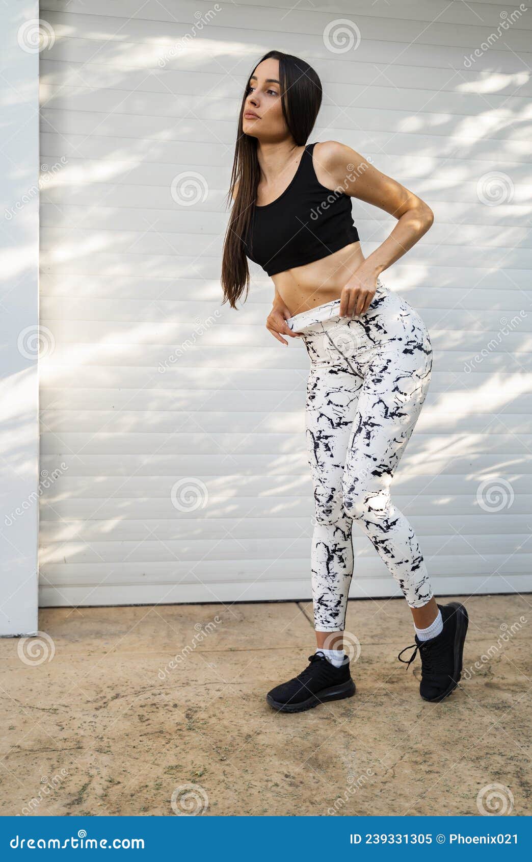 Girl In Yoga Pants Pic