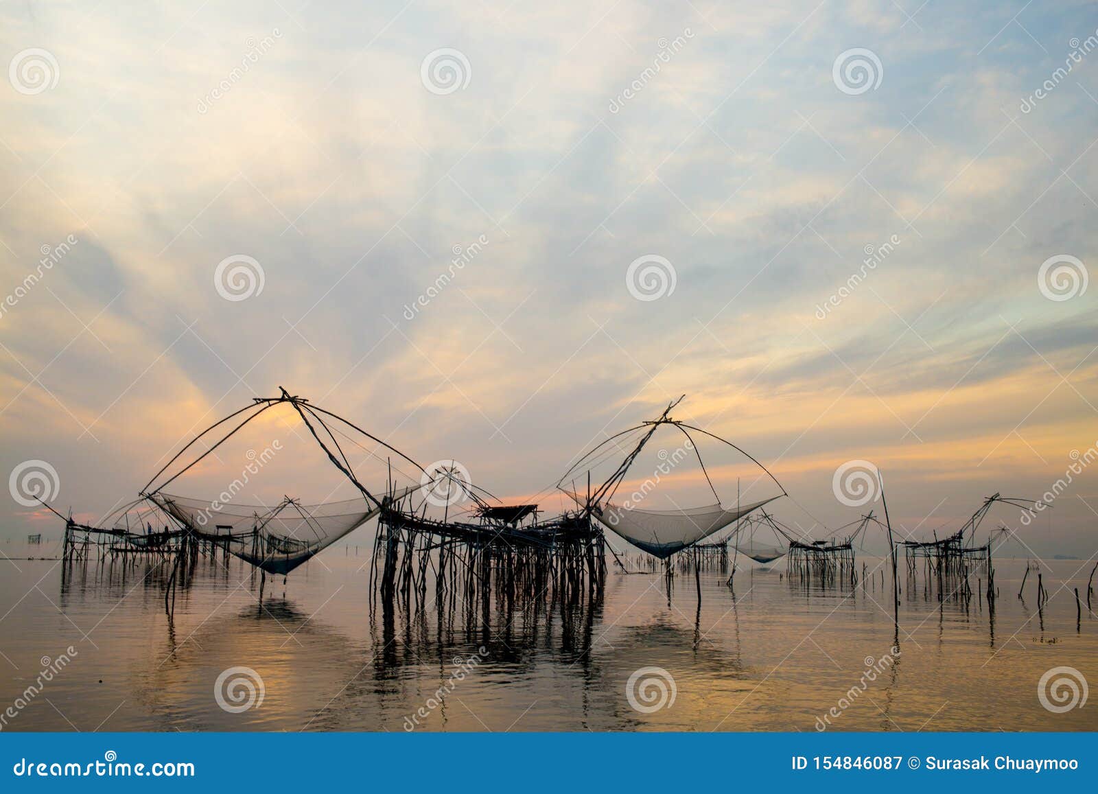 https://thumbs.dreamstime.com/z/amazing-giant-fish-lift-net-sunrise-pakpra-canal-phatthalung-thailand-landscape-morning-location-traditional-local-154846087.jpg