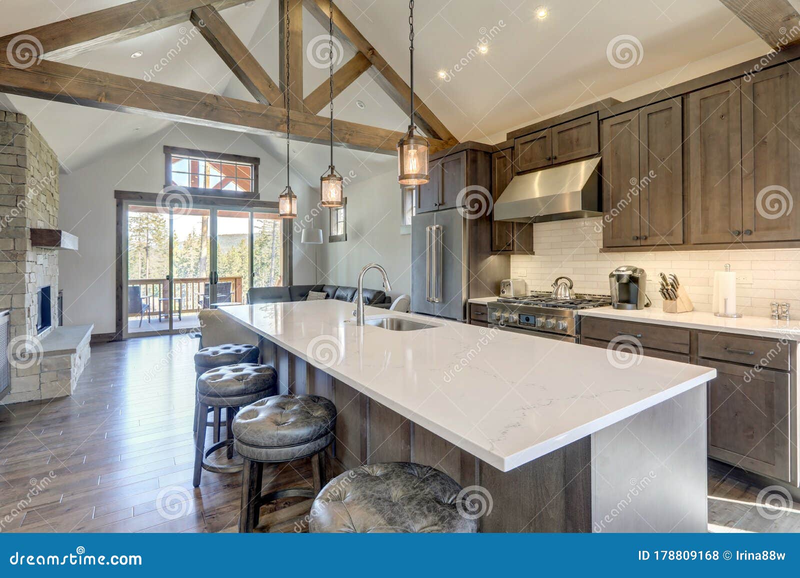 18 Vaulted Ceiling Kitchen Photos   Free & Royalty Free Stock ...