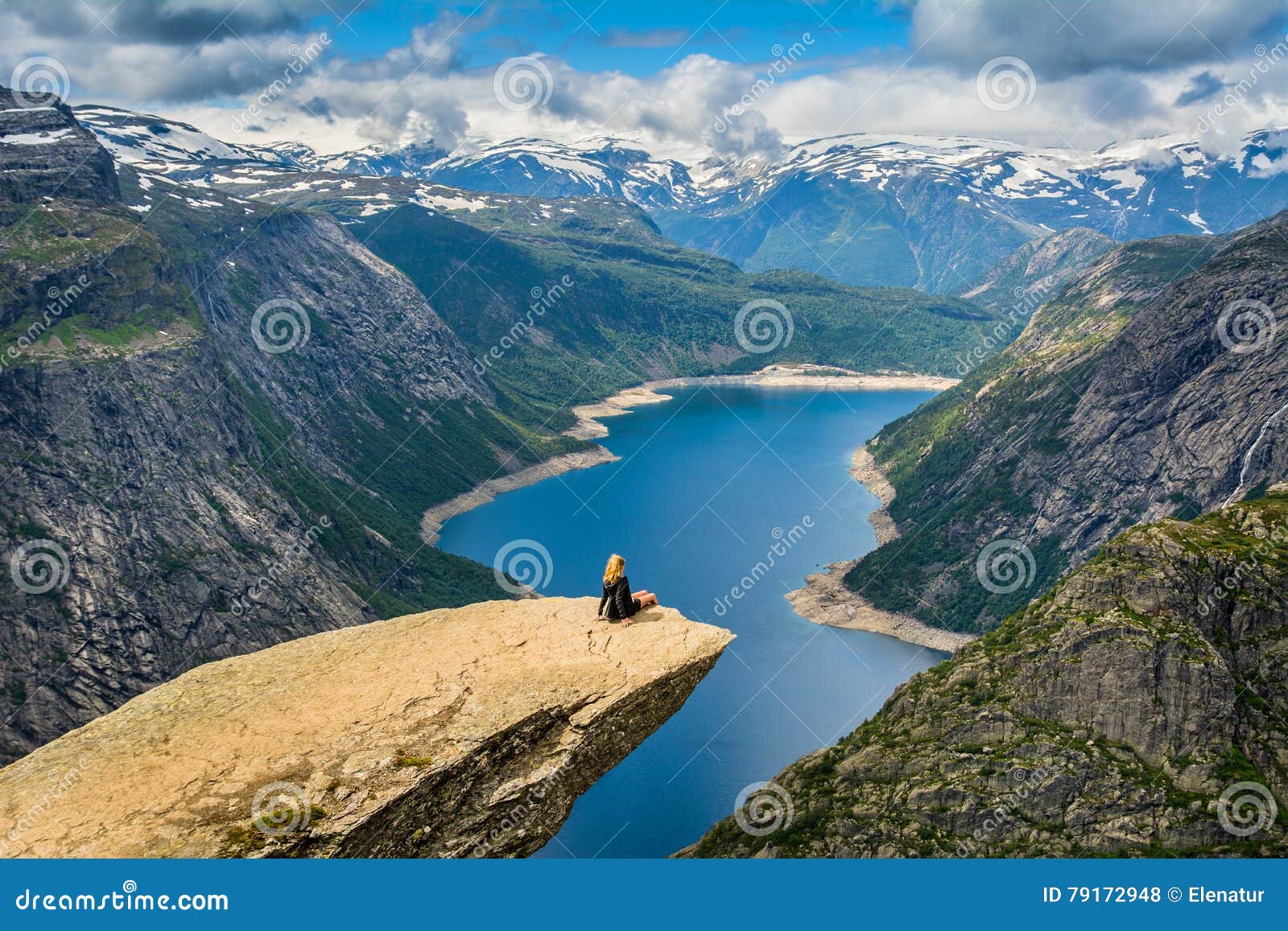 I stor skala Kent Vælge Amazing View with Trolltunga and a Girl Sitting on it. Norway Stock Photo -  Image of feeling, mountains: 79172948