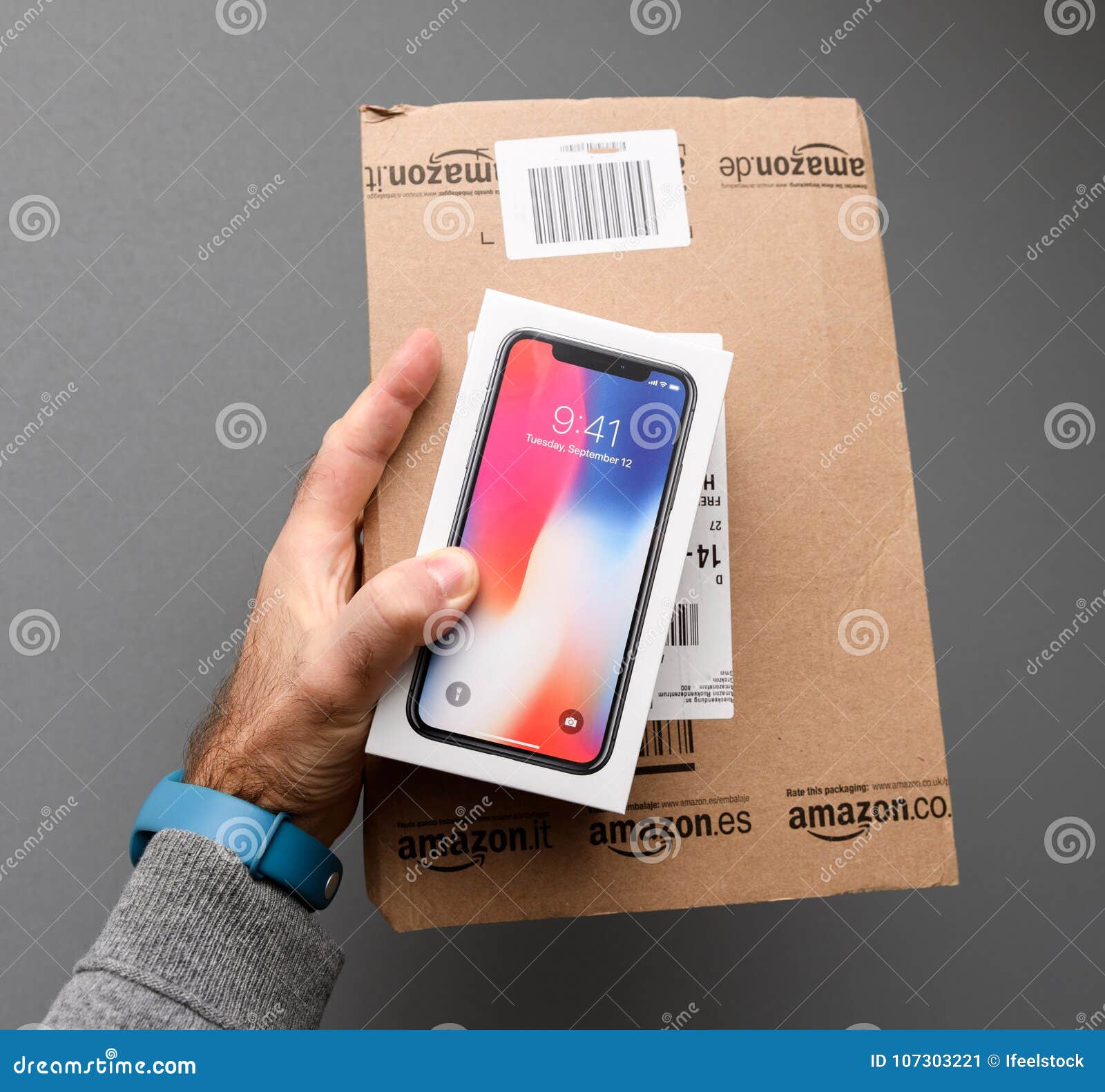 Apple iphone 10 box hi-res stock photography and images - Alamy