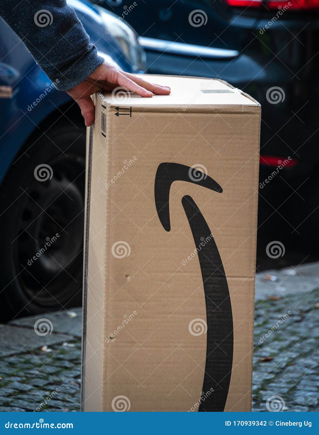 Amazon delivery editorial photography. Image of prime 170939342