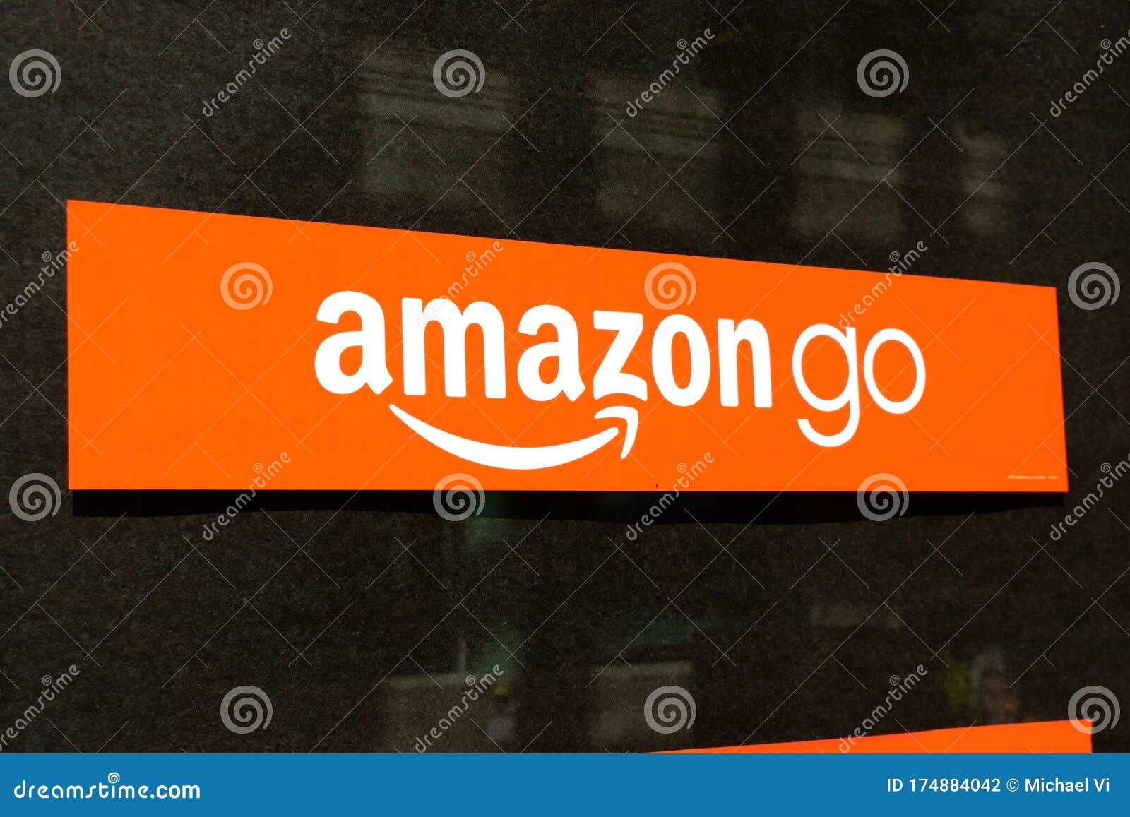 Amazon Go登录商店窗口amazon Go是一个无现金便利店链 由亚马逊运营 并实现自动结帐图库摄影片 图片包括有商业 登广告者做广告
