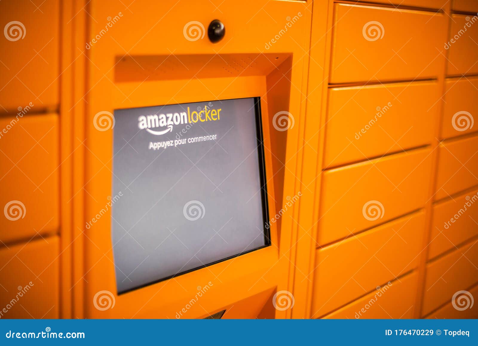 Amazon Locker在商场编辑类库存图片 图片包括有过帐 数字式 邮件 组合证券 多民族