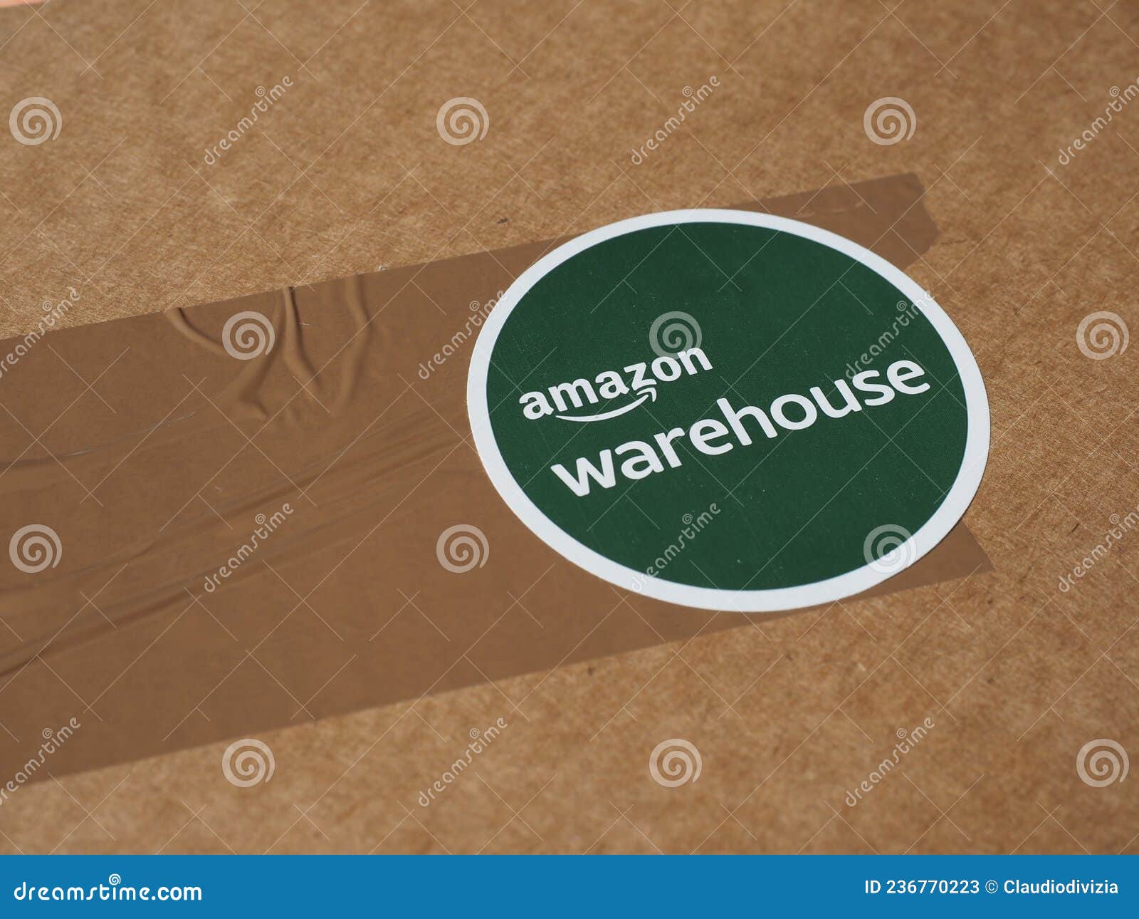 Warehouse Ofrece Grandes Ofertas Sobre La Calidad De Uso  Prepropietario O Foto de archivo editorial - Imagen de america, productos:  236770223