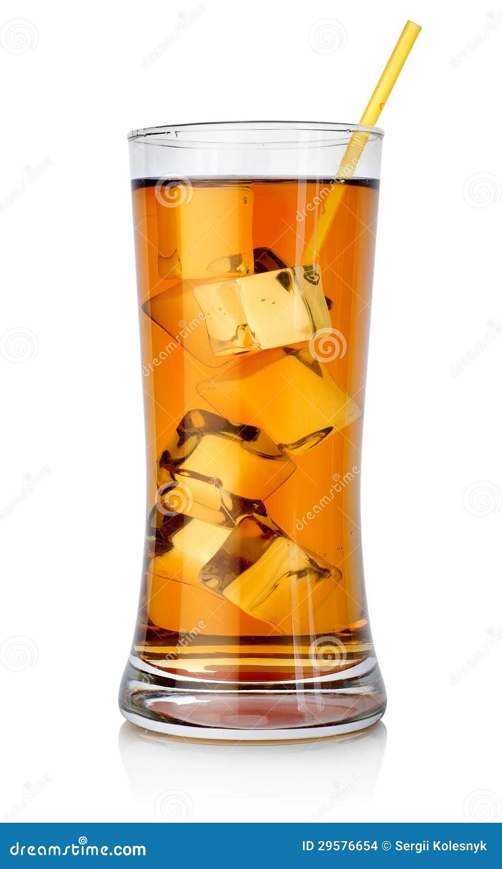 Amber cocktail in een glas stock foto. Image of ingrediënt - 29576654
