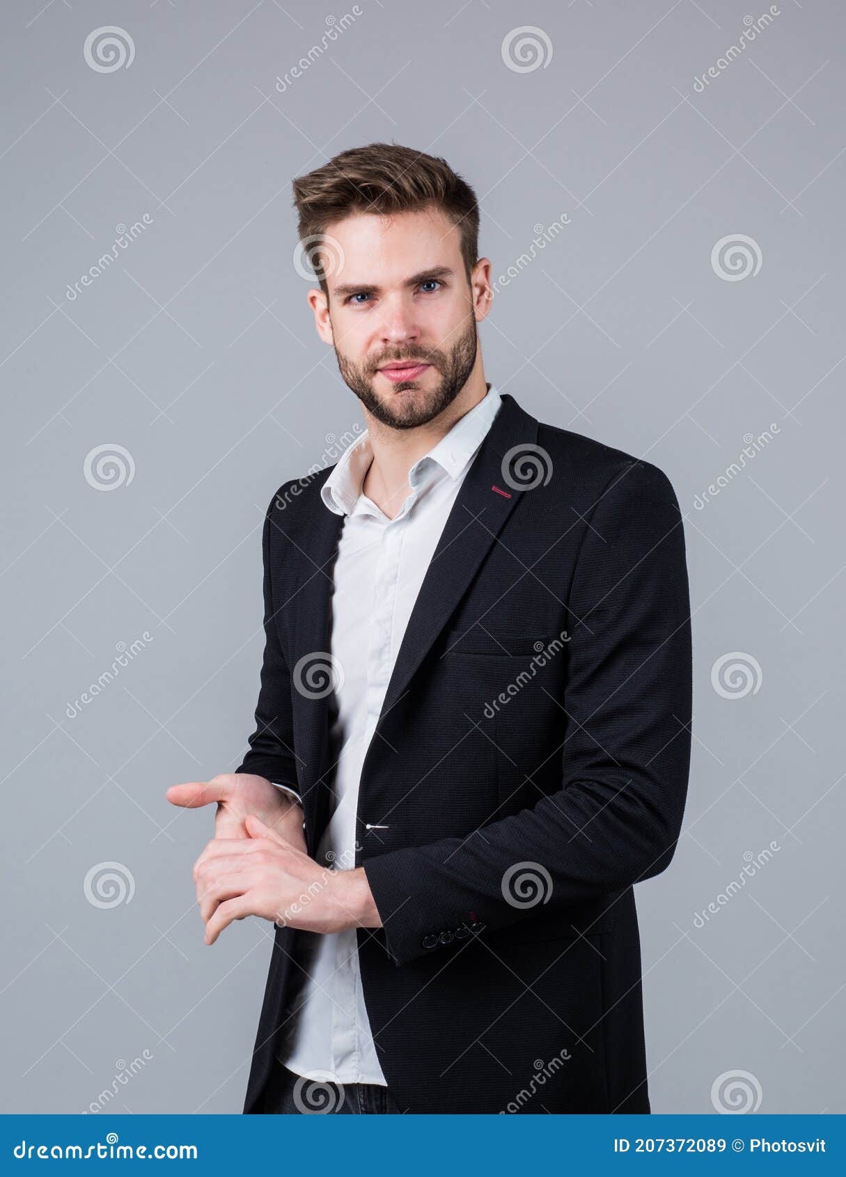 físicamente Abuelos visitantes federación Ambicioso. Ropa Elegante Para Hombres. Hombre Barbudo Con Aspecto De  Negocio. Moda Y Belleza. Concepto De Barbería Imagen de archivo - Imagen de  ropa, hombres: 207372089