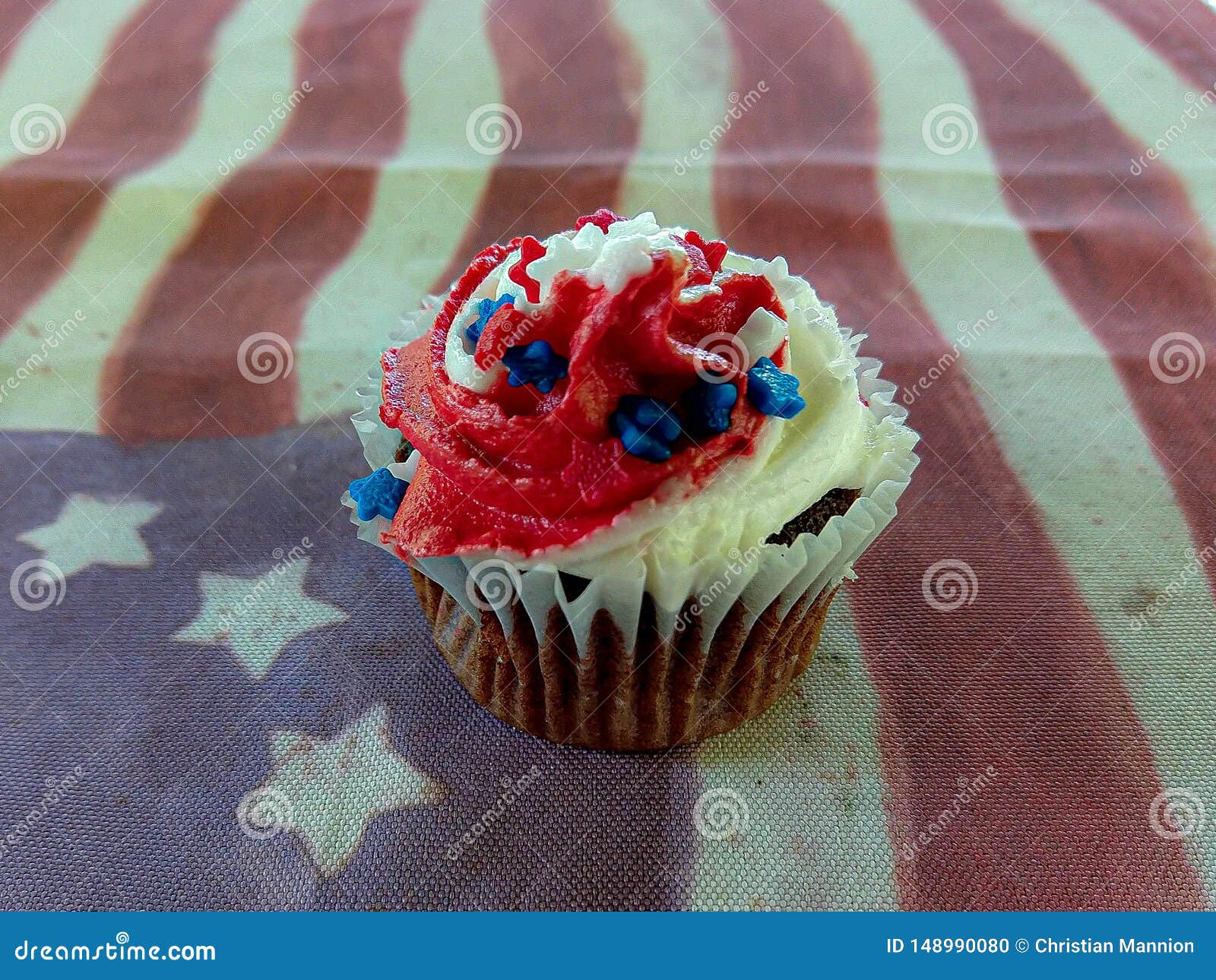 American Flag cupcake stock photo. Image of flag, icing 148990080