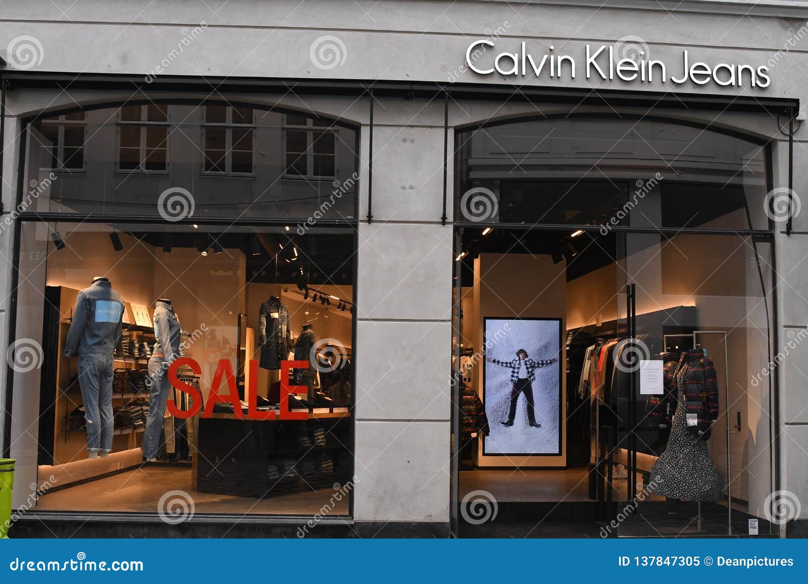 Joseph Banks ansøge For det andet AMERICAN RETAIL STORE CALVIN KLEIN JEANS SALE Editorial Image - Image of  jeans, nordic: 137847305