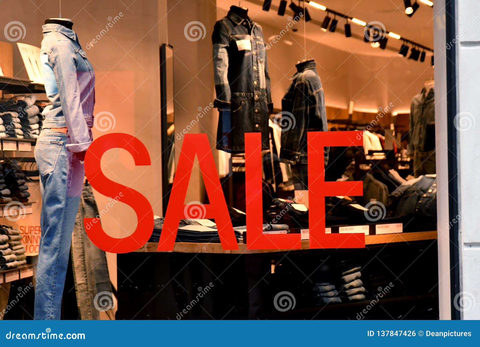lezing Veilig Tact AMERICAN RETAIL STORE CALVIN KLEIN JEANS SALE Editorial Photo - Image of  europe, jeans: 137847426