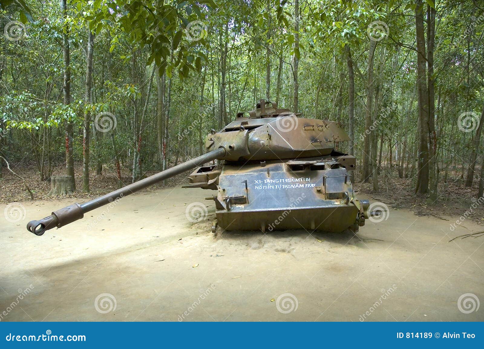 american tank destroyed by viet congs