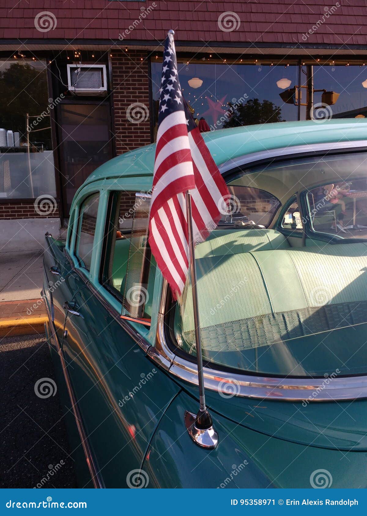 Amerikanische Flagge Auf Einer Oldtimer-Antenne, Usa Redaktionelles Foto -  Bild Von Fälle, Antennen: 95358971