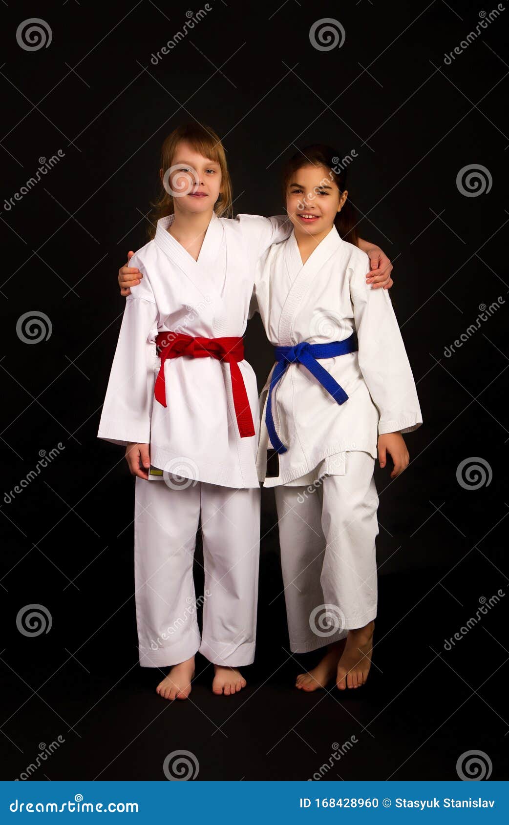 Amigos do Karate foto de stock. Imagem de amigos, divertimento - 168428960