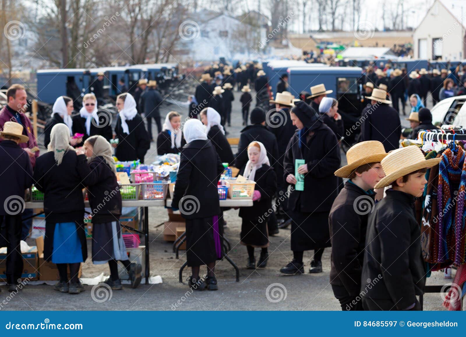 Amish at Bart Mud Sale editorial photography. Image of lifestyle 84685597