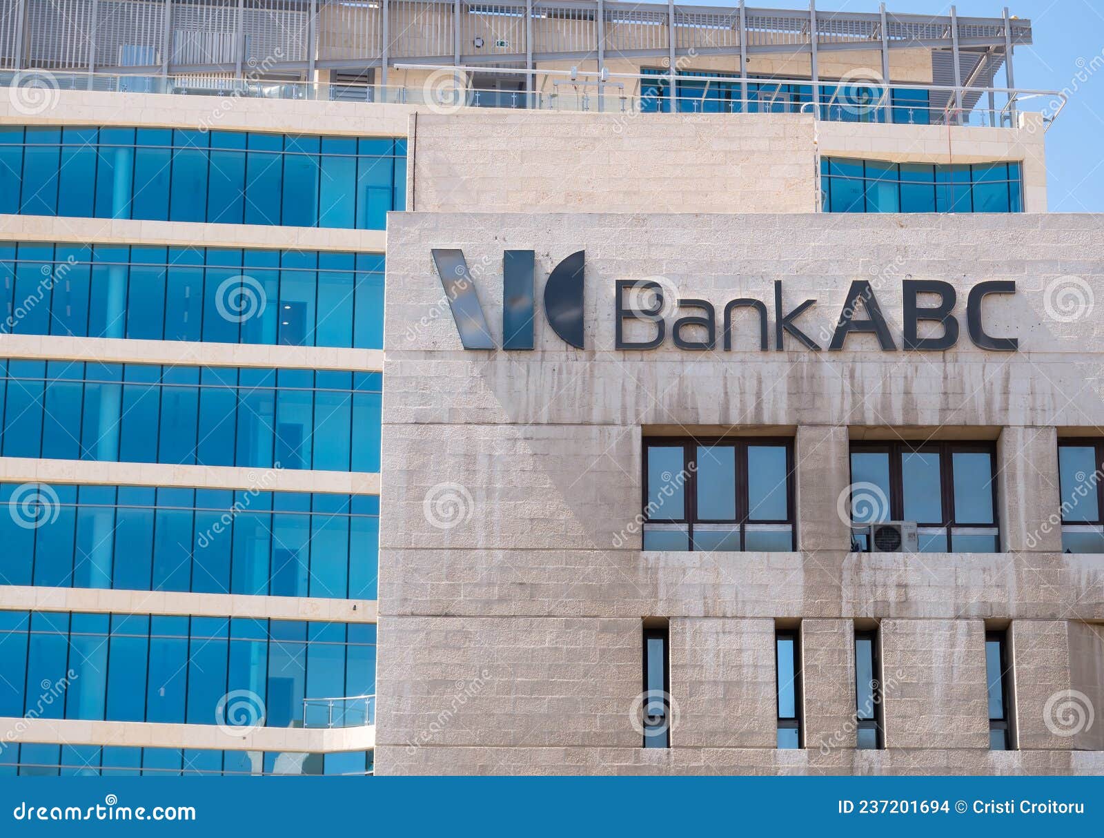 Abc bank. Arab банк офис. Авса банк.