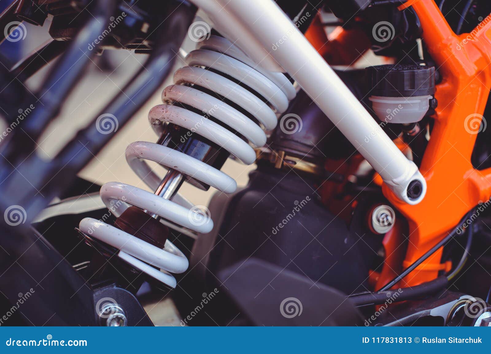 Amortisseur Arrière Pour Une Moto De Sports Image stock - Image du  hydraulique, indoors: 117831813