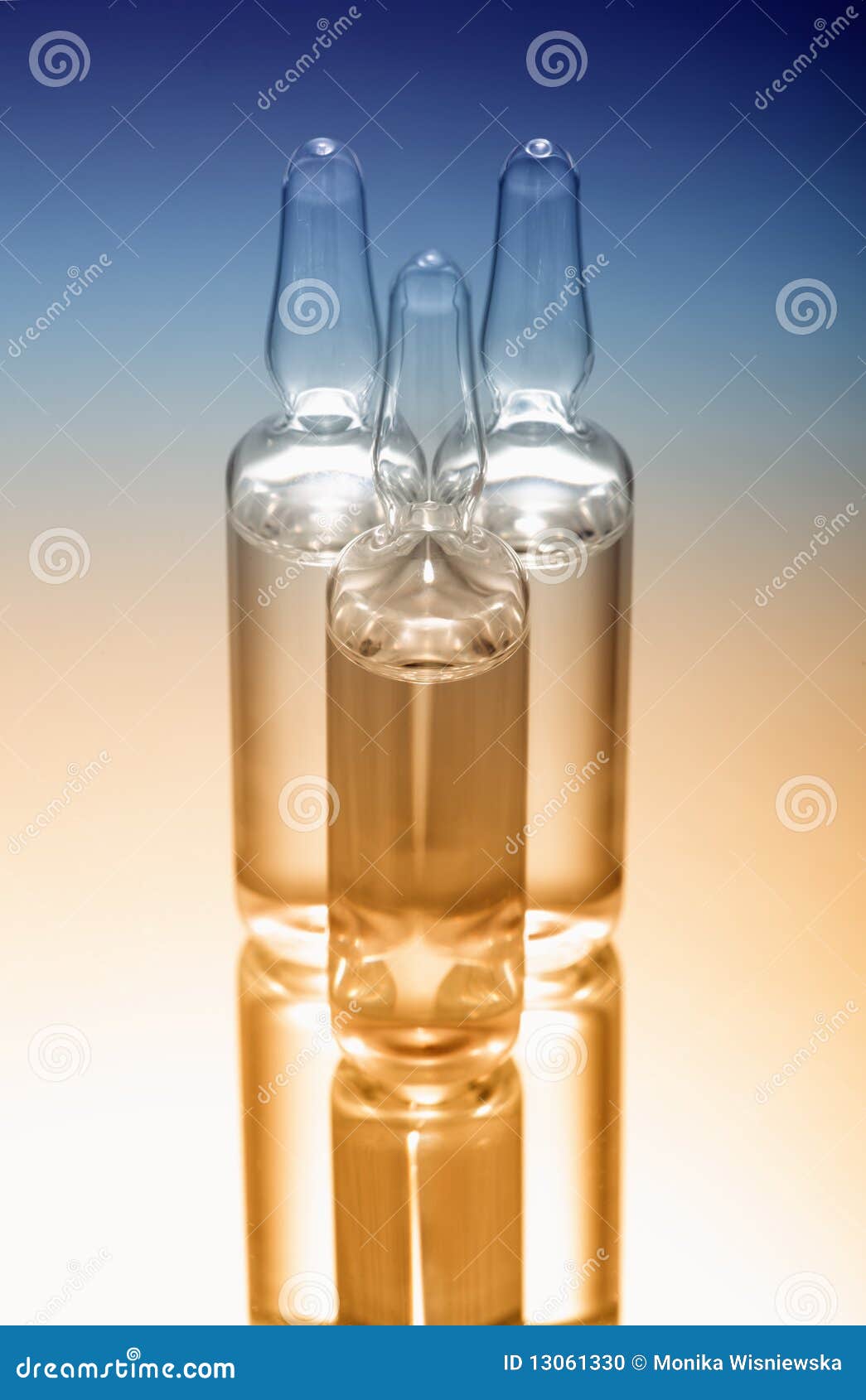 Ampolle di vetro fotografia stock. Immagine di scienza - 13061330