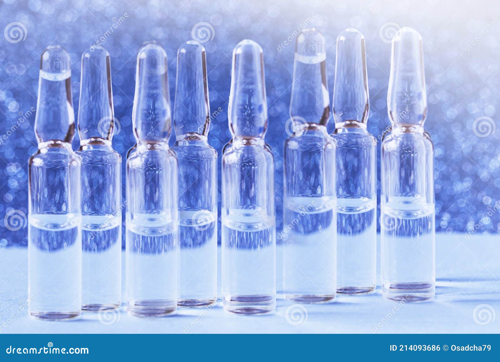 Ampolle Di Vetro Per Uso Medico Sul Tavolo Su Fondo Blu. Ampoule Di Vetro  Per Uso Medico Fotografia Stock - Immagine di bellezza, liquido: 214093686