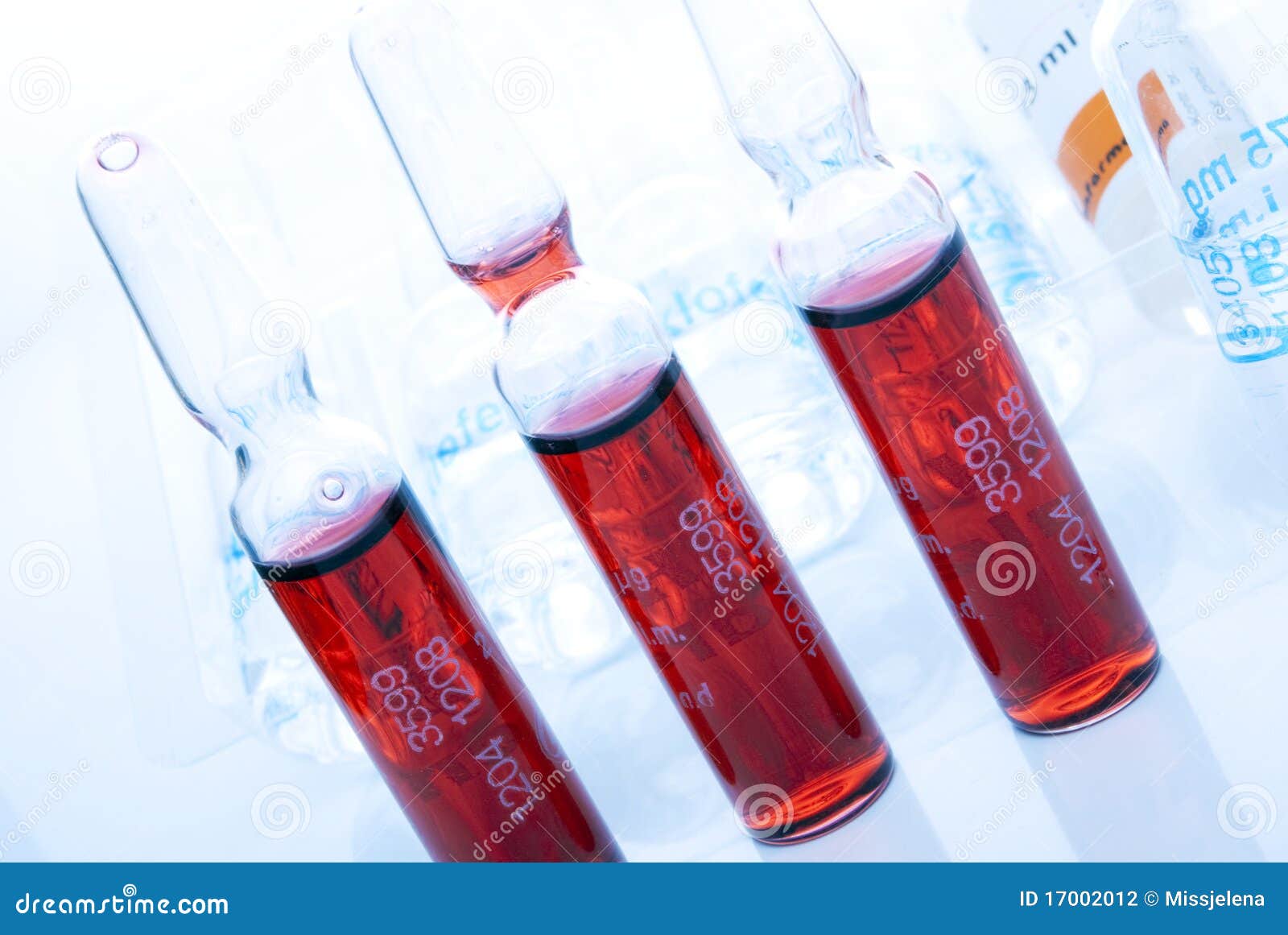 Ampoule photo stock. Image du chimique, pneumonie, pharmacie 17002012