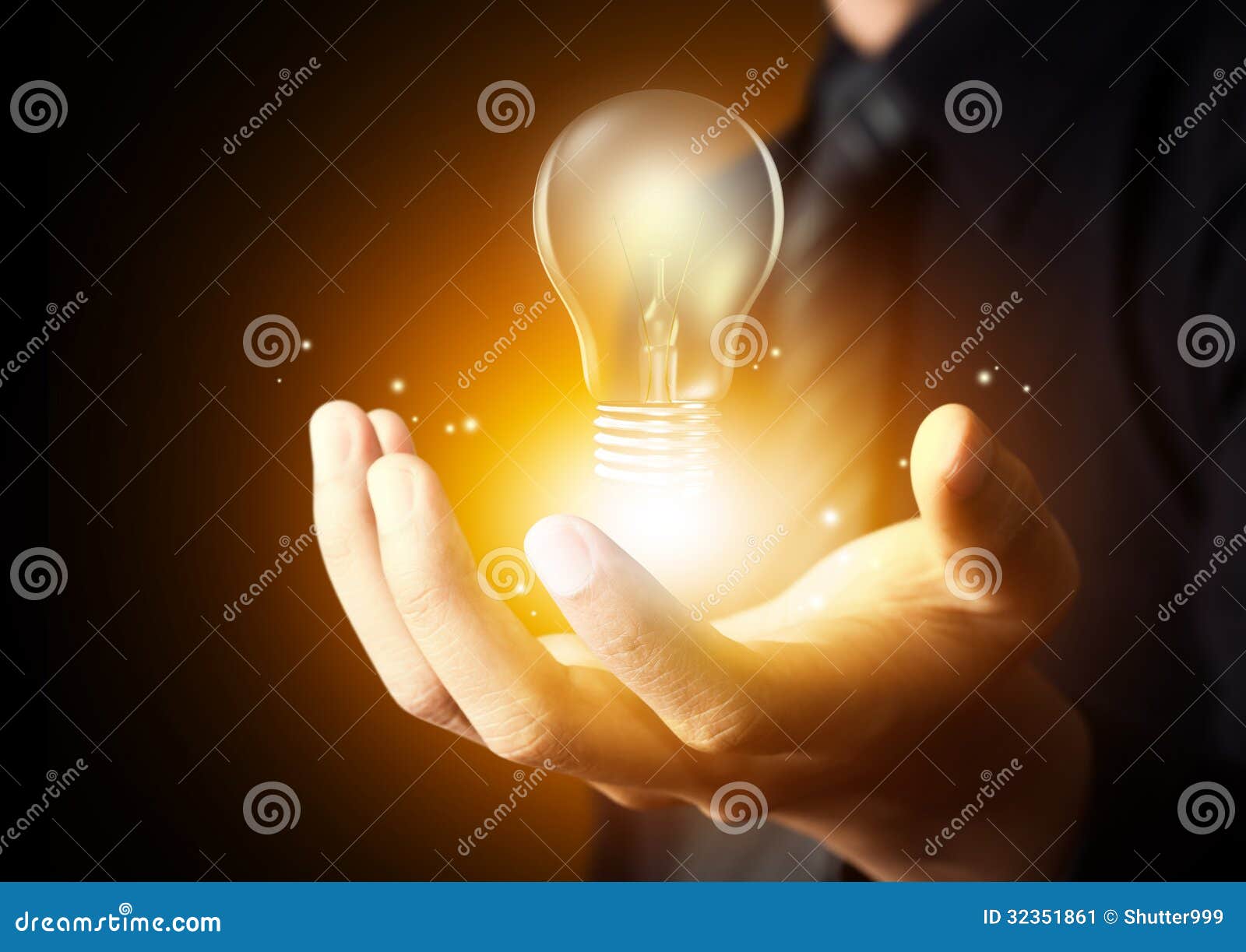 Ampoule Dans La Main De L'homme Image stock Image du objet, métaphore